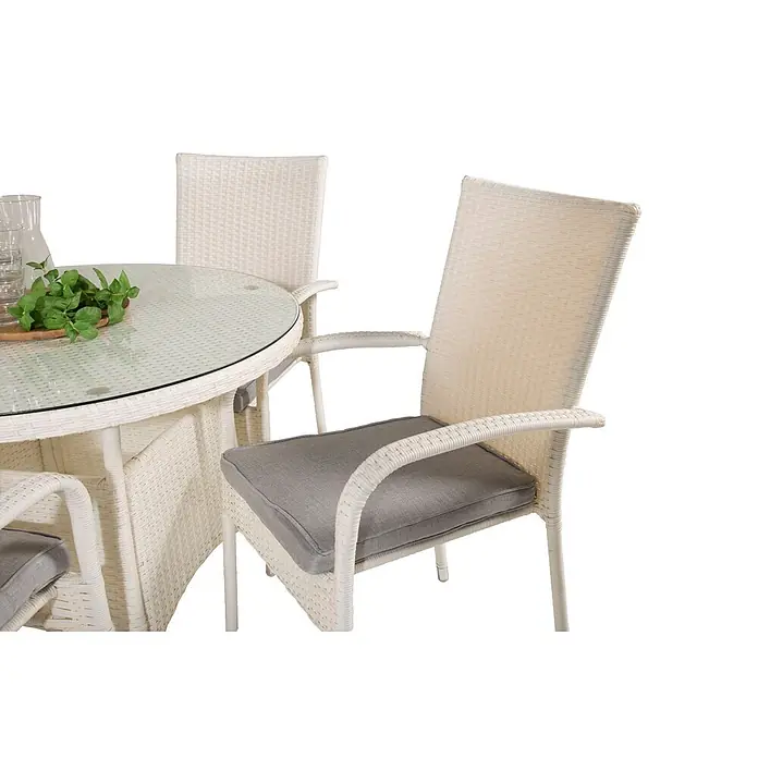 Ebuy24 Gartentisch-Set Volta - Gesamtumfang: 5 -tlg., L x B x H: 90 x 90 x 74 cm, Ø x H: 90 x 74 cm, Rattan, Stahl Aluminium, Glas, Klappbar - Weißes Rattan-Garteness-Set mit Glastisch und Stühlen mit grauen Kissen.