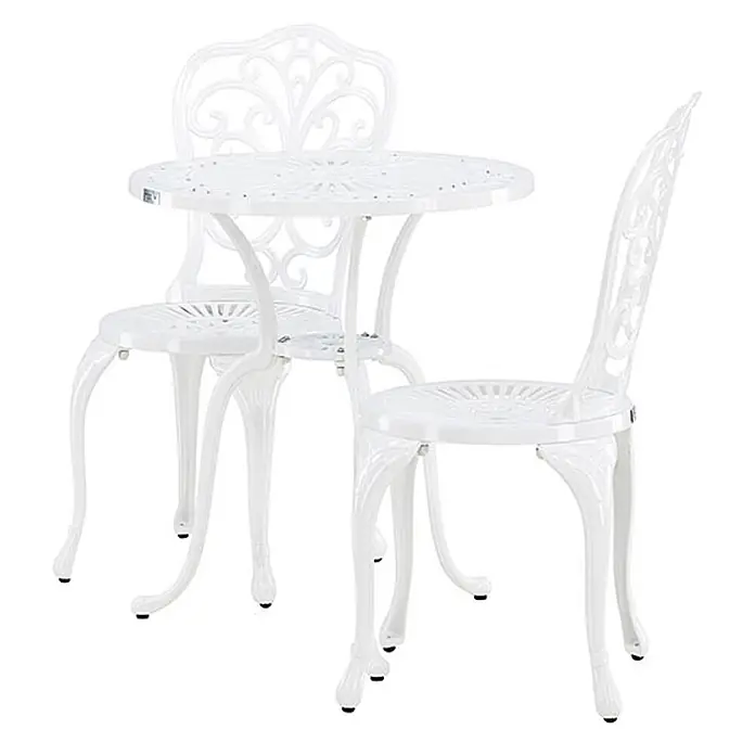 Ebuy24 Gartentisch-Set Nandin - Gesamtumfang: 3 -tlg., L x B x H: 60 x 60 x 73 cm, Ø x H: 60 x 73 cm, Aluminium, Stapelbar - Weißes Aluguss Outdoor-Bistro-Set mit einem runden, verzierten Tisch und zwei Stühlen.