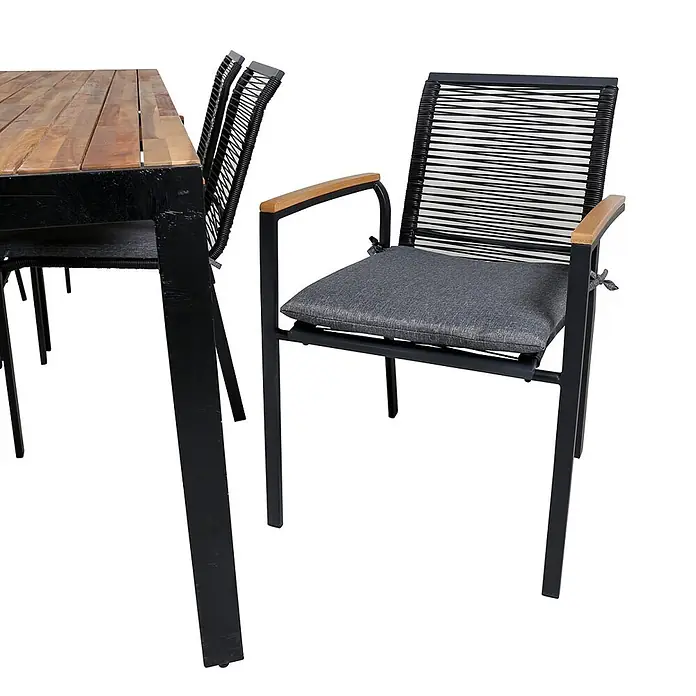Ebuy24 Gartentisch-Set Bois - Gesamtumfang: 7 -tlg., L x B x H: 205 x 90 x 76 cm, Ø x H: 90 x 76 cm, 100 % Polyester, Holz, Rattan, Stahl Akazie, Aluminium, Stapelbar - Outdoor-Essgruppe mit Holztisch, schwarzem Metallrahmen und Stuhl mit geflochtener Rückenlehne, Holzarmlehnen, grauem Kissen.