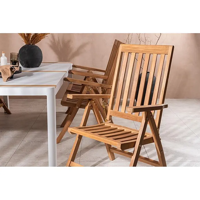 Ebuy24 Gartentisch-Set Togo - Gesamtumfang: 7 -tlg., L x B x H: 200 x 75 x 100 cm, Ø x H: 200 x 100 cm, Tisch: Aluminum,Teak Stuhl: Teak, Stapelbar - Essgruppe für den Außenbereich mit weißem Tisch und Klappstühlen aus Naturholz.