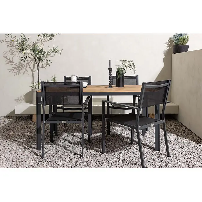 Ebuy24 Gartentisch-Set Break - Gesamtumfang: 5 -tlg., L x B x H: 90 x 150 x 74 cm, Ø x H: 90 x 74 cm, Textil Aluminum, Stapelbar - Garten-Esstisch-Set mit dunkelgrauen Metallrahmen, schwarzen Netzsitzen und Holztischplatte auf Kies.