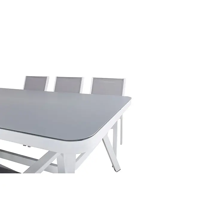 Ebuy24 Gartentisch-Set Virya - Gesamtumfang: 7 -tlg., L x B x H: 100 x 200 x 74 cm, Ø x H: 100 x 74 cm, 100 % PVC, Aluminium Aluminium, Glas, Schnur, Stapelbar - Nahaufnahme eines modernen Outdoor-Esstisches mit grauer Platte und weißem Gestell, dahinter drei passende Stühle.