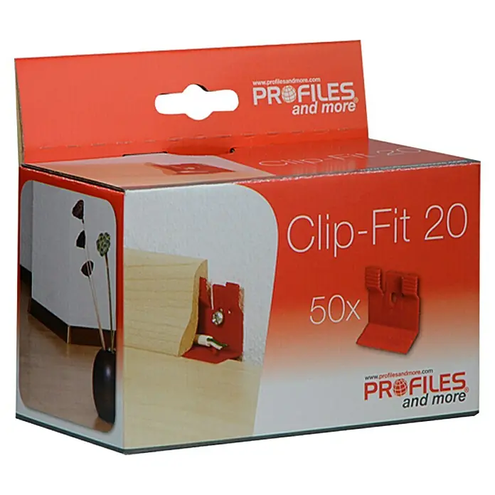 Profiles and more Leistenclip Clip-Fit CH20 - 50 Stk. - Eine Schachtel Clip-Fit 20 Sockelleistenbefestigungsclips. Die rote Schachtel zeigt eine Abbildung der Verwendung der Clips.