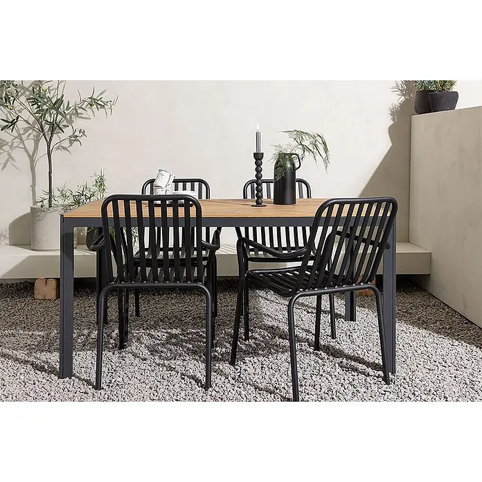 Ebuy24 Gartentisch-Set Break - Gesamtumfang: 5 -tlg., L x B x H: 150 x 90 x 74 cm, Ø x H: 90 x 74 cm, Aintwood Aluminium, Stapelbar - Gartenset mit rechteckigem Holztisch und schwarzen Metallstühlen mit Latten, auf Kies.