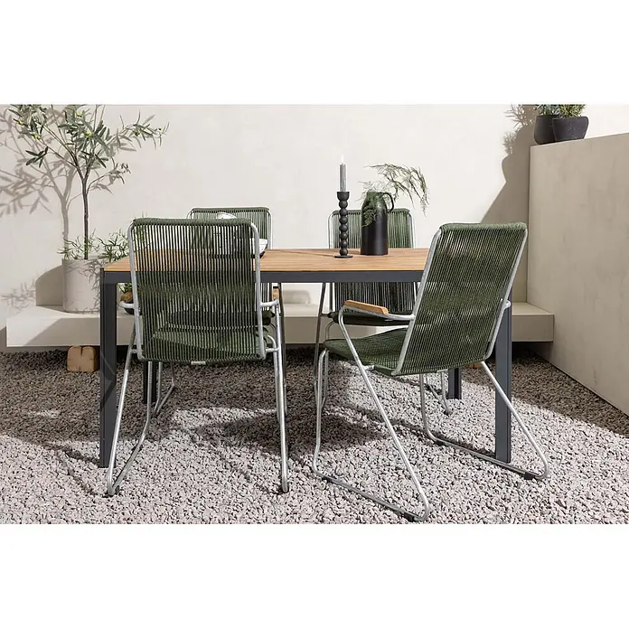 Ebuy24 Gartentisch-Set Break - Gesamtumfang: 5 -tlg., L x B x H: 150 x 90 x 74 cm, Ø x H: 90 x 74 cm, Stahl Aluminum, Stapelbar - Gartensitzgruppe: grüne Geflechtstühle mit Metallrahmen, Holztisch, auf Kies.