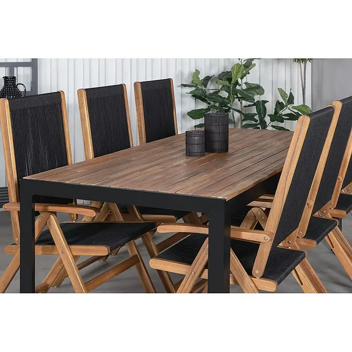 Ebuy24 Gartentisch-Set Bois - Gesamtumfang: 7 -tlg., L x B x H: 90 x 205 x 76 cm, Ø x H: 90 x 76 cm, 100 % Polyester, Akazie Akazie, Aluminium, Stapelbar - Eine Outdoor-Essgruppe mit Lattenholztisch, schwarzem Metallrahmen und sechs klappbaren Holzstühlen mit schwarzen Textilsitzen und -lehnen.