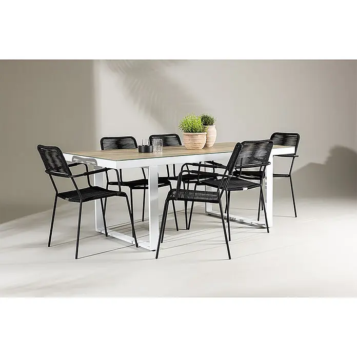 Ebuy24 Gartentisch-Set Merlo - Gesamtumfang: 7 -tlg., L x B x H: 90 x 200 x 75 cm, Ø x H: 90 x 75 cm, Aluminium Polyesterseil Stahl, Stapelbar - Rechteckiger Gartentisch mit weißem Gestell und heller Holzplatte, dazu sechs schwarze Seil-Stühle.