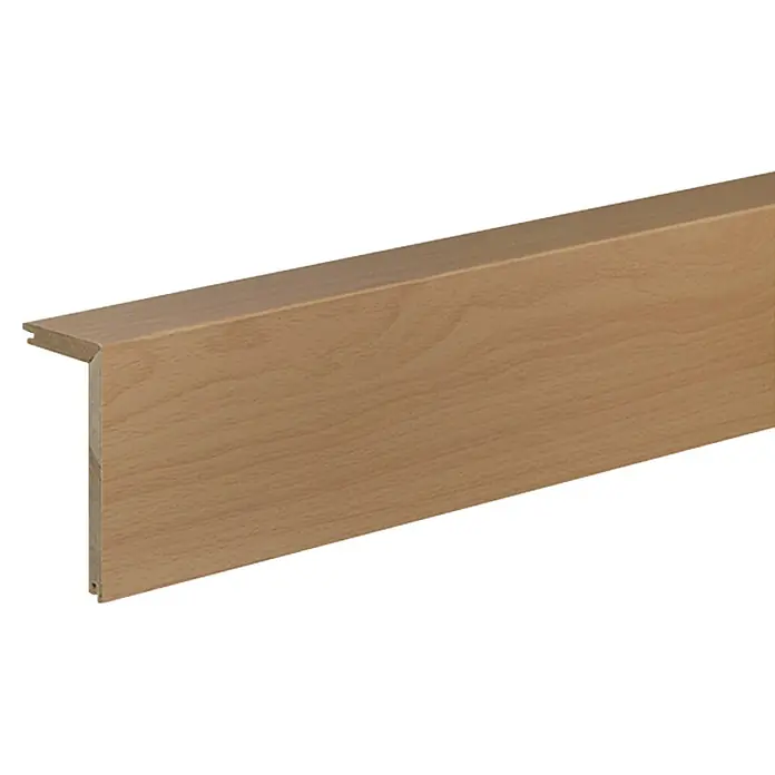 Profiles and more Abdeckleiste - 240 cm x 41 mm x 91 mm, Buche - Ein Detailaufnahme einer Treppenkantenprofil in Holzoptik, das für den Innenbereich geeignet ist und eine saubere Kante erzeugt.