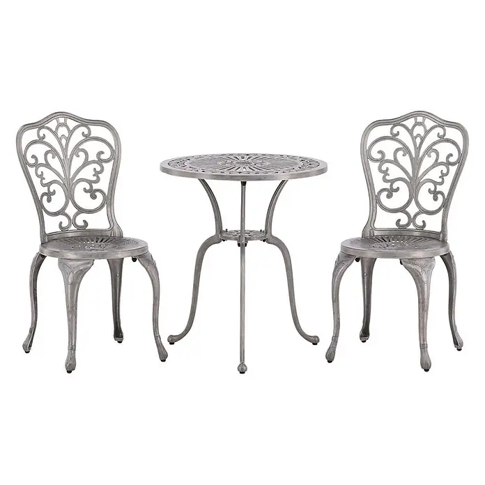 Ebuy24 Gartentisch-Set Nandin - Gesamtumfang: 3 -tlg., L x B x H: 60 x 60 x 73 cm, Ø x H: 60 x 73 cm, Aluminium, Stapelbar - Graues Gusseisen-Bistroset mit verschnörkelten Verzierungen, bestehend aus einem runden Tisch und zwei Stühlen.
