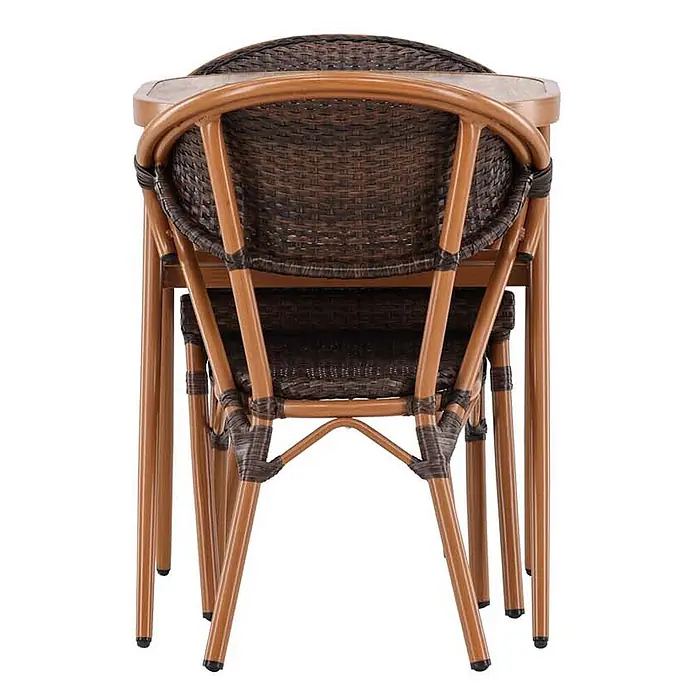 Ebuy24 Gartentisch-Set Abrantes - Gesamtumfang: 3 -tlg., L x B x H: 80 x 80 x 74 cm, Ø x H: 80 x 74 cm, Aluminium, Stapelbar - Gestapelte braune Korbstühle mit bronzefarbenen Metallrahmen zur platzsparenden Aufbewahrung.