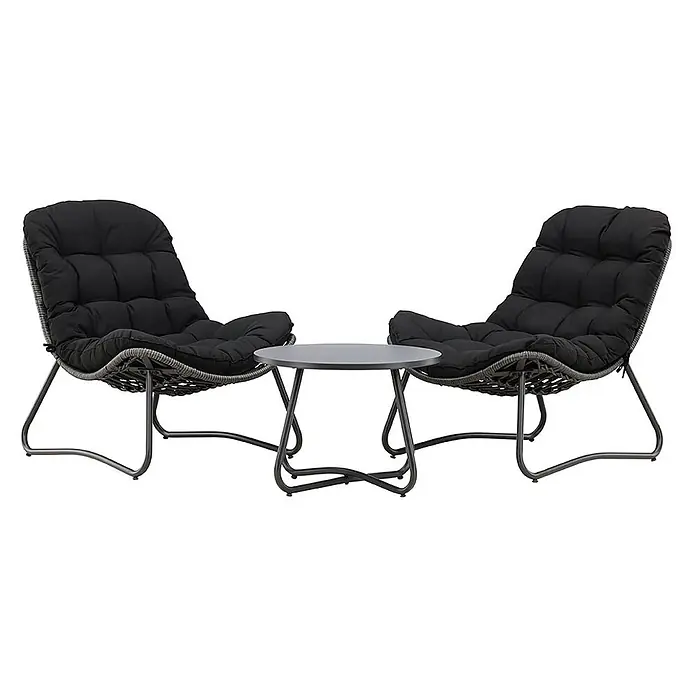 Ebuy24 Loungemöbel-Set Cala - 3 -tlg., Stahl, Anthrazit - Zwei graue Outdoor-Loungesessel mit schwarzen Polstern und ein runder grauer Metall-Beistelltisch, bilden ein Terrassen-Sitzset.