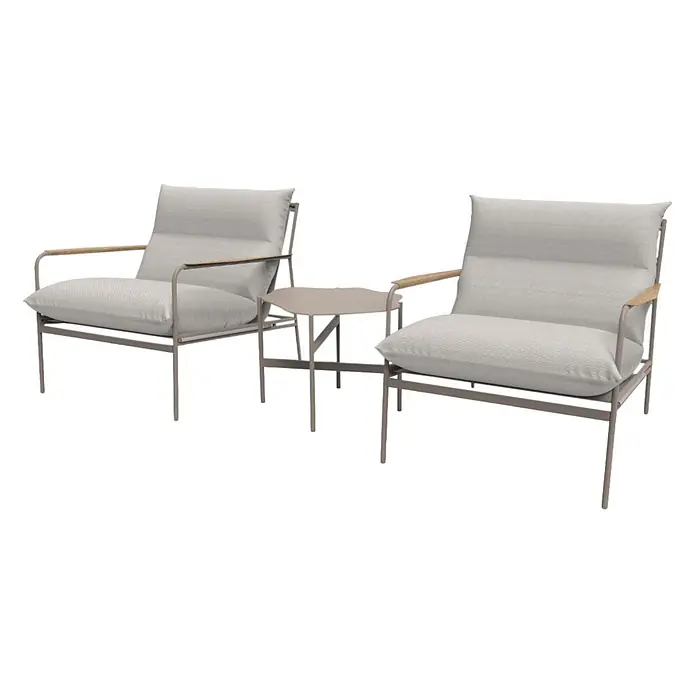 Ebuy24 Loungemöbel-Set Madison - 3 -tlg., Nonwood, Olefin, PE-Kunststoff, Polyester, Stahl, Beige - Zwei moderne Outdoor-Loungesessel mit hellgrauen Kissen, taupefarbenen Metallrahmen und Holzarmlehnen, flankieren einen passenden Beistelltisch.