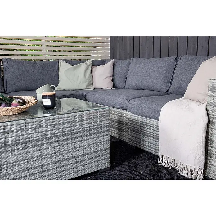 Ebuy24 Loungemöbel-Set Amazon - 2 -tlg., Korbmöbel, Grau - Graues Polyrattan Outdoor-Loungeset mit passendem Couchtisch mit Glasplatte und grauen Polstern.
