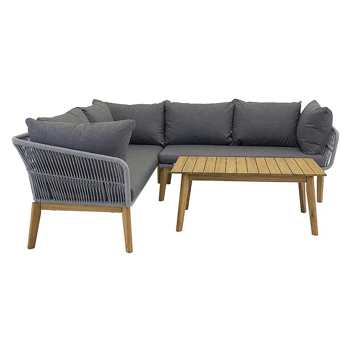 Ebuy24 Loungemöbel-Set Chania - 2 -tlg., Polyester Seil Akazie, Grau - Graues Outdoor-Ecksofa mit geflochtenen Details und Holzbeinen, dazu ein passender Couchtisch mit Holzlatten.