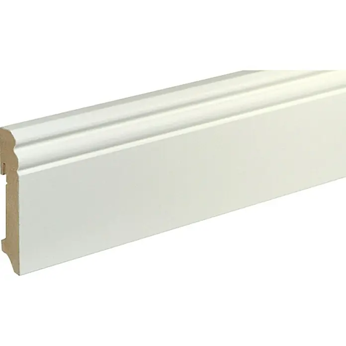 Sockelleiste FU94L - 240 cm x 19 mm x 93 mm, MDF, Oberflächenbehandlung: Beschichtet - Nahaufnahme einer weißen Fußleiste mit profilierter Oberkante, ideal für stilvolle Raumgestaltung und als dekoratives Element.