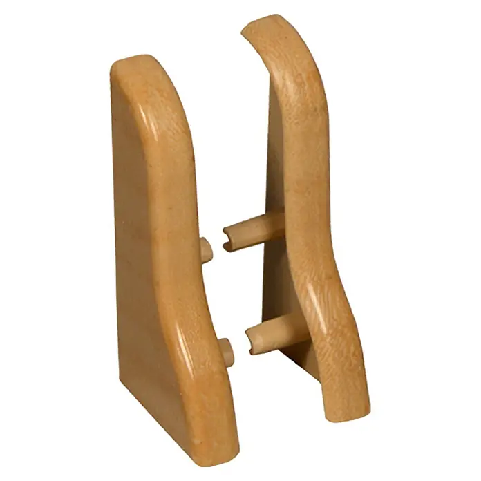 Profiles and more Endkappe SU18/FU18 - Birne golden, 2 Stk. - Nahaufnahme von zwei hellbraunen Holzschuhspannern für die Schuhpflege und -formgebung. Sie sind einstellbar und für verschiedene Schuhgrößen geeignet.