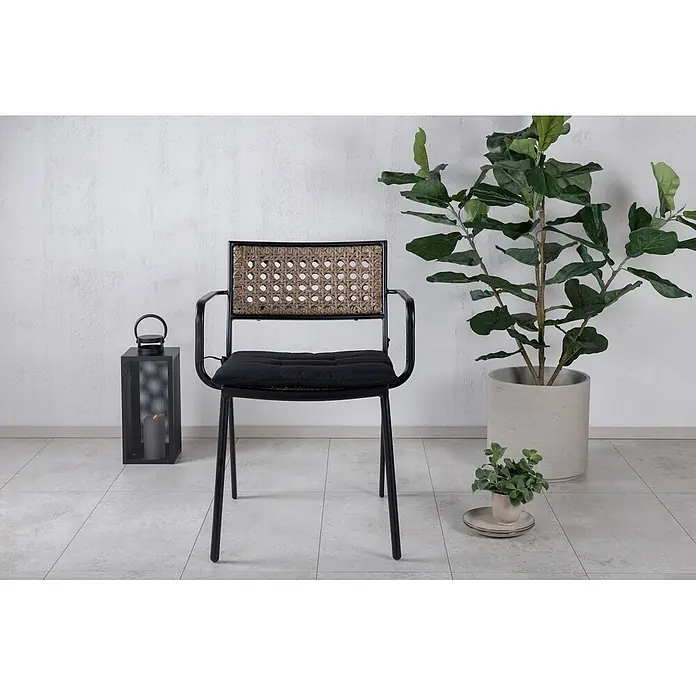 Ebuy24 Gartenstuhl Paola 4er-Set - 100 % Polyester, Rattan, Stahl, Schwarz, B x T x H: 56 x 59 x 78 cm - Schwarzer Metallsessel mit geflochtener Rattanlehne und schwarzem Kissen.