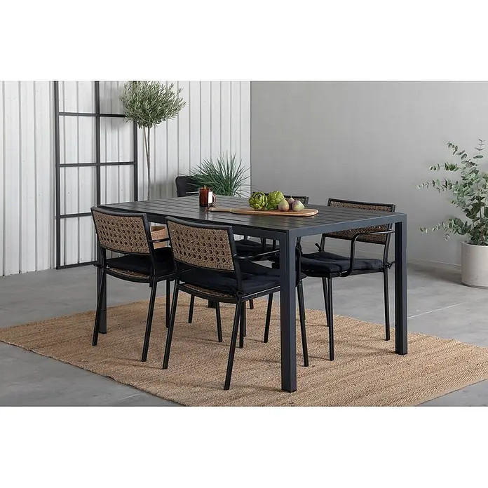Ebuy24 Gartenstuhl Paola 4er-Set - 100 % Polyester, Rattan, Stahl, Schwarz, B x T x H: 56 x 59 x 78 cm - Moderne dunkelgraue Gartengarnitur mit Lamellentisch und Stühlen mit geflochtenen Naturlehnen und schwarzen Kissen.