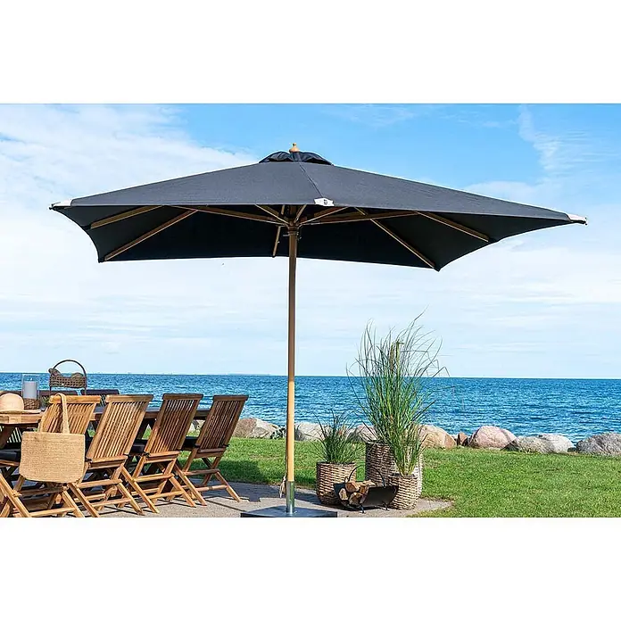 Ebuy24 Marktschirm Orlando - Schwarz - Schwarzer Terrassenschirm mit Holzstange, spendet Schatten über Gartenmöbeln am Meer.