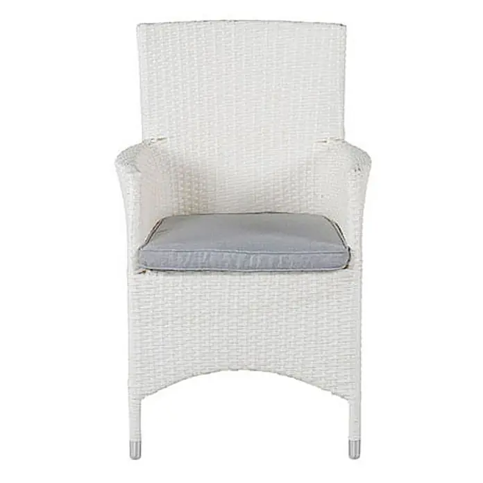 Ebuy24 Gartenstuhl Malin 2er-Set - Aluminium, Rattan, Polyester, Weiß, B x T x H: 58 x 65 x 92 cm - Weißer Korbsessel mit Armlehnen und einem hellgrauen Sitzkissen.
