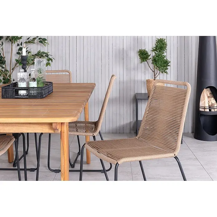 Ebuy24 Gartenstuhl Lindos 2er-Set - 2 Stk., 100 % Polyester (Seil), Stahl, Holz, B x T x H: 57 x 59 x 86 cm - Gartengarnitur mit einem Holztisch mit Latten und beigefarbenen Seilstühlen mit schwarzen Beinen.