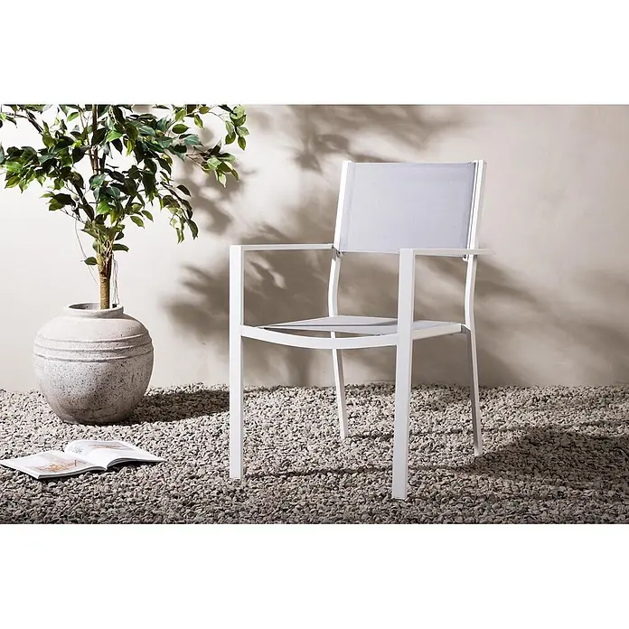 Ebuy24 Gartenstuhl Copacabana 2er-Set - Aluminum, Textil, Weiß, B x T x H: 57 x 61 x 88 cm - Weißer Outdoor-Stuhl mit hellgrauer Netzbespannung auf Kies.