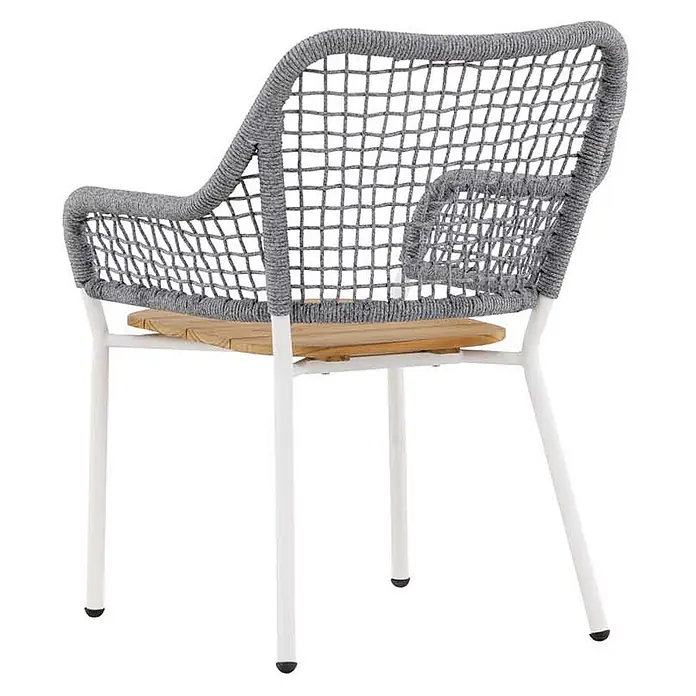Ebuy24 Gartensessel Amora - 1 Stk., Teak, Grau, B x T x H: 59 x 55 x 88 cm - Rückansicht eines Outdoor-Stuhls mit grauem Geflecht aus Seil für Rückenlehne und Armlehnen, Naturholz-Lattenrostsitz und weißen Metallbeinen.