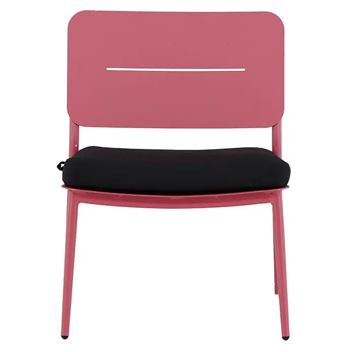 Ebuy24 Gartensessel Lina 2er-Set - 100 % Polyester, Stahl, Altrosa, B x T x H: 55 x 59 x 74 cm - Rosa Metallstuhl mit schwarzem Sitzkissen und einer Rückenlehne mit horizontalem Schlitz.
