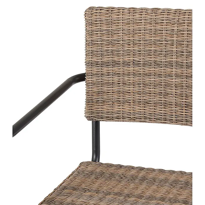 Ebuy24 Gartenstuhl Camille - Metall Rattan, Schwarz, B x T x H: 55 x 59 x 83 cm - Nahaufnahme eines Stuhls aus geflochtenem Rattan in Naturtönen mit dunklem Metallgestell.