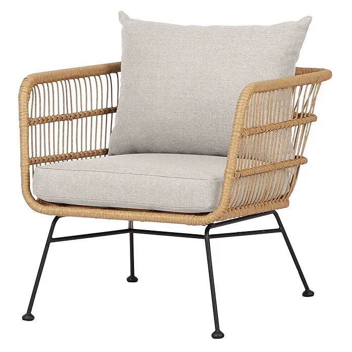 Ebuy24 Gartensessel Nina 2er-Set - 2 Stk., Metall, Polyrattan, Polyester, Beige, B x T x H: 68 x 72 x 65 cm - Hellbrauner Rattansessel mit hellgrauen Stoffpolstern und schwarzen Metallbeinen.