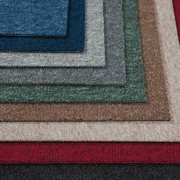 Bricoflor Teppichfliese - Breite: 50 cm, Schlinge, Polypropylen, grau - Geschichtete, rechteckige Teppichmuster in Blau, Grau, Grün, Braun, Beige, Rot und Schwarz mit strukturierter Oberfläche.