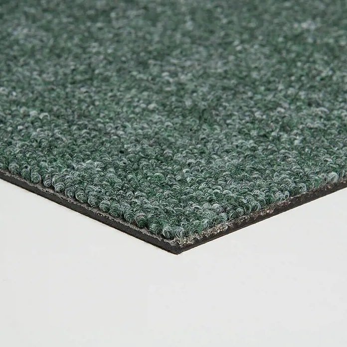 Bricoflor Teppichfliese - Breite: 50 cm, Schlinge, Polypropylen, grün - Nahaufnahme eines grün-grauen Schlingenflor-Teppich- oder Fußmattenmusters mit dunkler Gummirückseite.