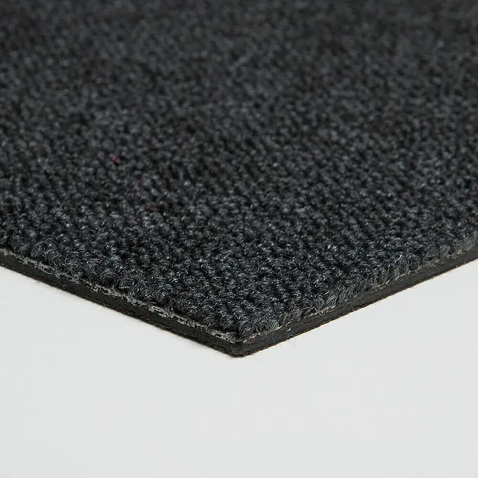 Bricoflor Teppichfliese - Breite: 50 cm, Schlinge, Polypropylen, schwarz - Dunkelgraue, strukturierte Mattenprobe mit dunkler Unterseite.