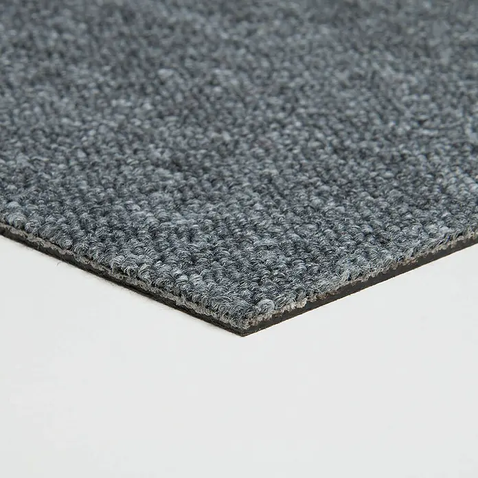 Bricoflor Teppichfliese - Breite: 50 cm, Schlinge, Polypropylen, grau - Nahaufnahme einer grauen Teppichfliese mit Schlingenstruktur und dunkler Unterseite.