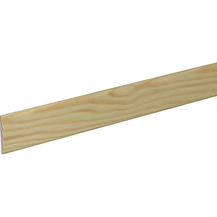 Abschlussleiste - L x B x H: 240 x 0,4 x 4 cm, Kiefer - Nahaufnahme einer Holzfußleiste aus hellem Kiefernholz mit deutlicher Maserung, ideal für Innenausbau und Renovierungsprojekte.