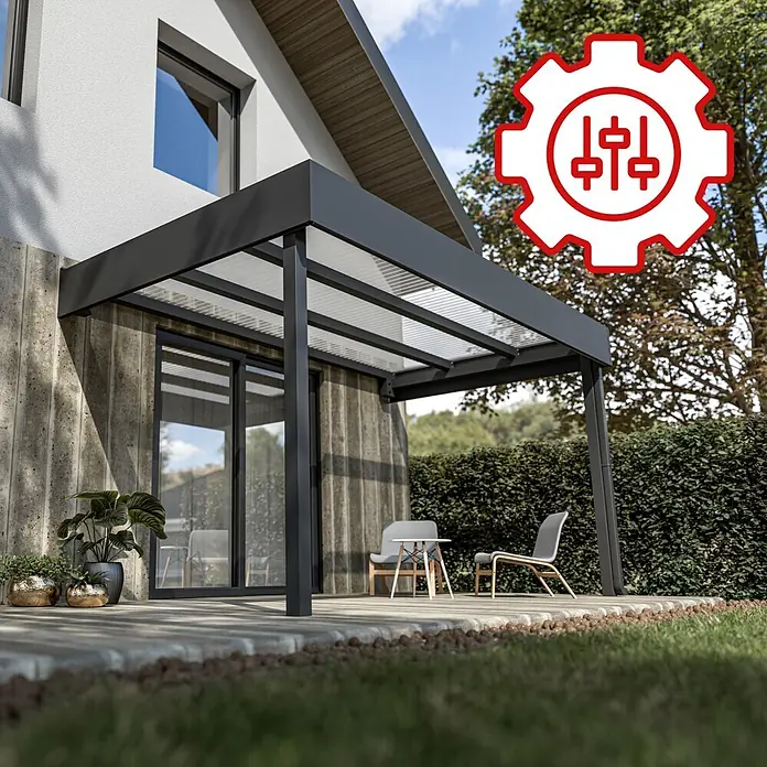 Terrassenüberdachung nach Maß - Stahl, Konfigurierbar - Dunkelgraue Pergola mit transparentem Dach, an modernem Haus angebracht, überdacht eine Terrasse mit Sitzgelegenheiten.