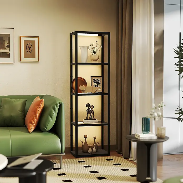 Homcom Stehleuchte - 35 W, Höhe: 157 cm, Schwarz, Schwarz - Hohes schwarzes Metallregal mit beleuchteten Fächern, das Deko in einem modernen Wohnzimmer präsentiert.