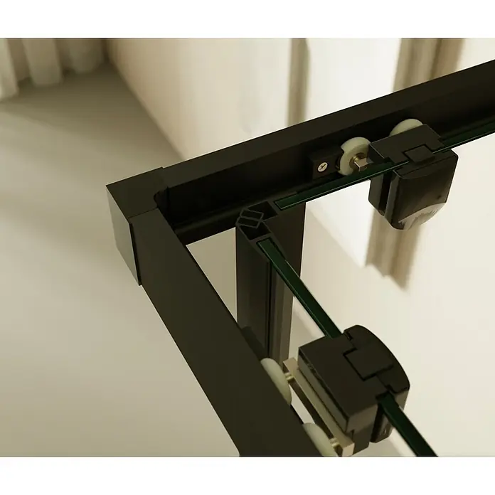 i-flair Eckdusche DK79C70x85 - Beschichtet, Schwarz, Stärke: 6 mm - Nahaufnahme eines schwarzen Duschkabinenrahmens mit klaren Glaspaneelen, Rollen und der oberen Eckverbindung.