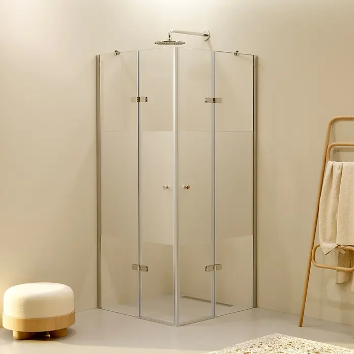 i-flair Eckdusche DK19MF120x120 - Beschichtet, Silber, Stärke: 6 mm - Moderne Eckduschkabine mit mattierten und klaren Glaspaneelen und einem Chrom-Duschkopf.