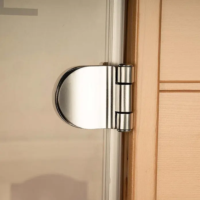 Home Deluxe Infrarotkabine REDSUN XXL -  - Scharnier aus gebürstetem Metall, das eine Klarglastür mit einem hellen Holzrahmen verbindet.