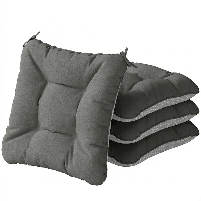 Outsunny Sitzauflage - Gartenstühle, 4 Stk., Polyester, Schaumstoff, Dunkelgrau - Stapel aus drei grauen, getufteten Stuhlkissen mit Bändern, eines zeigt die gepunktete Anti-Rutsch-Unterseite.