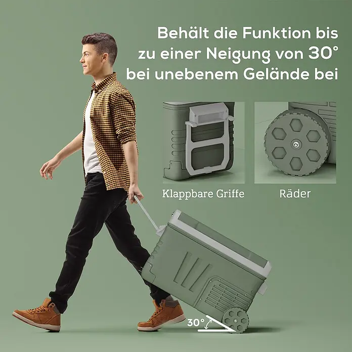 Outsunny Garten-Aufbewahrungsbox - L x B x H: 64,5 x 43,5 x 43,5 cm - Grüne Kühlbox mit Rädern und klappbaren Griffen, von einem Mann gezogen. Behält die Funktion bis zu 30° Neigung auf unebenem Gelände bei.