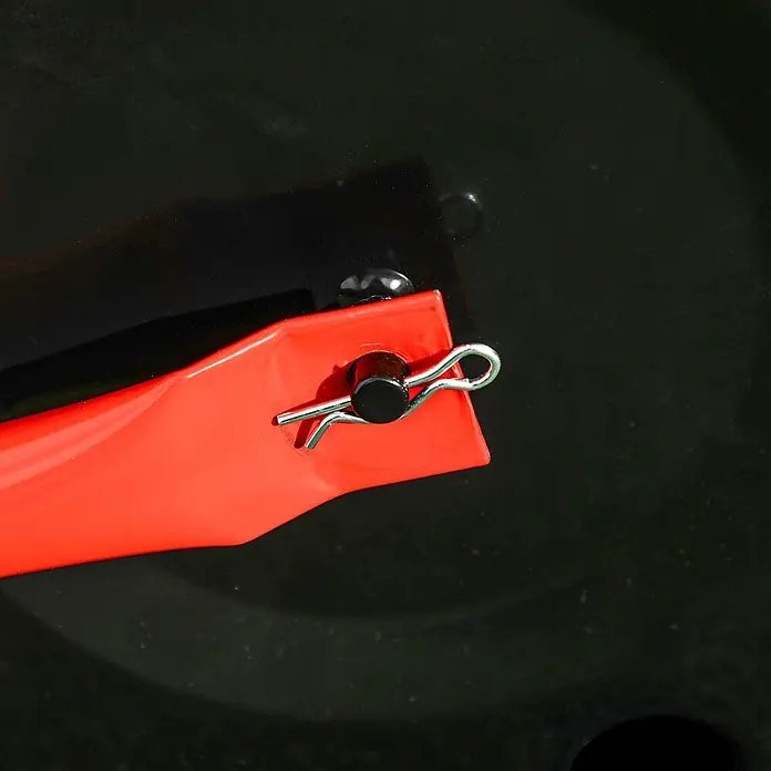 Outsunny Rasenwalze - Passend für: frisch gesäten Rasen und unebene Stellen, Arbeitsbreite: 50 cm, Rot - Rotes Metallteil mit silbernem R-Splint und schwarzem Stift befestigt.
