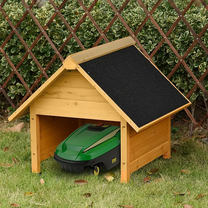 Outsunny Mähroboter-Garage - Gelb, Rasenmähroboter - Helles Holzhaus mit schwarzem Dach für einen grünen Mähroboter auf Rasen.