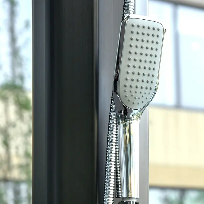 Outsunny Solardusche - Höhe: 216 cm, Kunststoff, Schwarz, 35 l - Verchromter Handbrausekopf mit weißer Düsenplatte und flexiblem Metallschlauch.