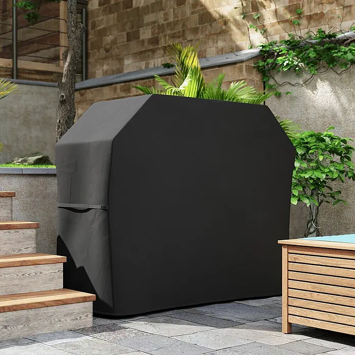 Outsunny Grill-Schutzhülle - Passend für: Geeignete Grillabmessungen: 145L x 55B x 85/110H cm, Polyester, 7,03 g/m², Schwarz - Schwarze Grillabdeckung aus Stoff schützt einen Grill auf einer Terrasse.