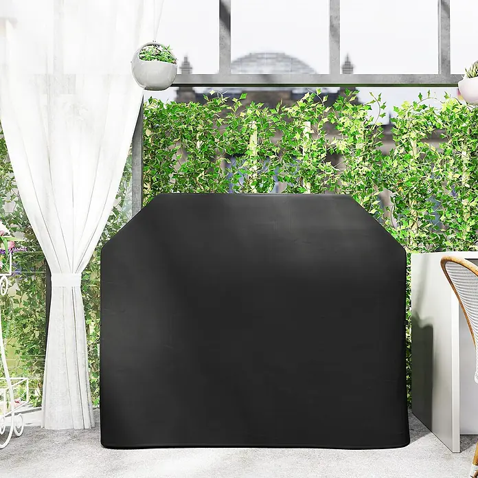 Outsunny Grill-Schutzhülle - Passend für: Geeignete Grillabmessungen: 145L x 55B x 85/110H cm, Polyester, 7,03 g/m², Schwarz - Schwarze Grillabdeckung aus Stoff für den Außenbereich, auf einer Terrasse gezeigt.