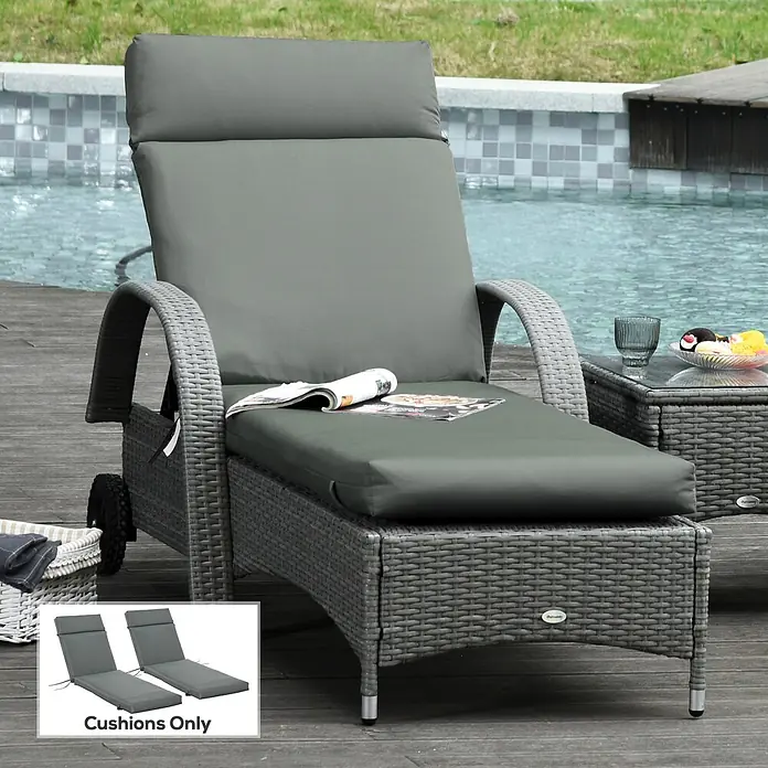 Outsunny Liegenauflage - Gartenliege, 2 Stk., L x B x H: 196 x 55 x 8 cm, Polyester, Schaumstoff, Dunkelgrau - Graue Rattan-Chaiselongue mit Kissen am Pool, daneben Magazin und Beistelltisch.