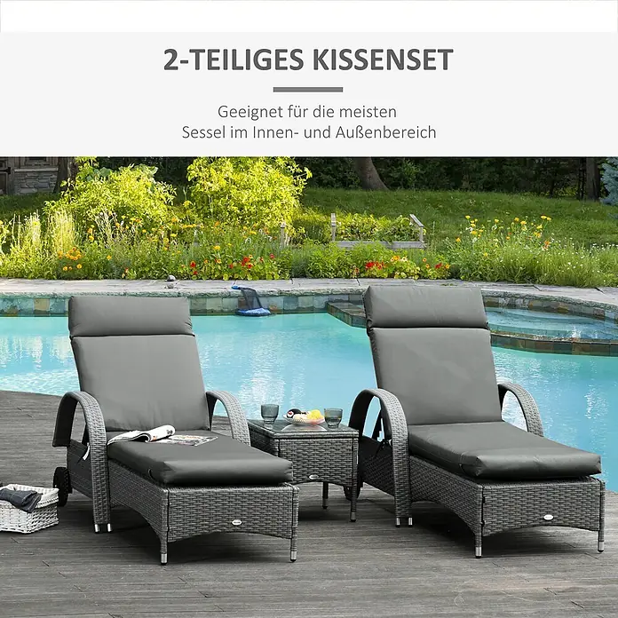 Outsunny Liegenauflage - Gartenliege, 2 Stk., L x B x H: 196 x 55 x 8 cm, Polyester, Schaumstoff, Dunkelgrau - Zwei graue Rattan-Sonnenliegen mit grauen Kissen und einem Beistelltisch am Pool.