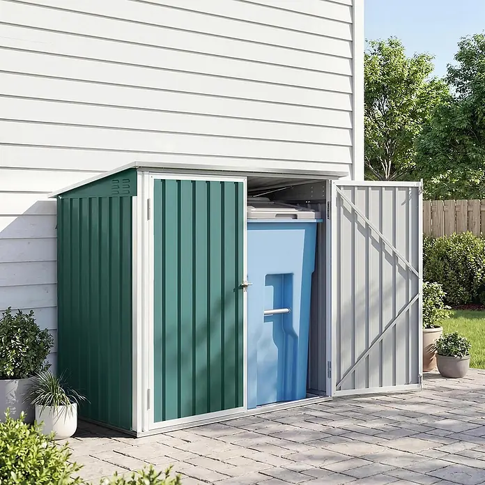 Outsunny Mülltonnenbox - Stahl - Grünes und graues Outdoor-Mülltonnenhaus aus Metall, eine Tür offen, mit blauer Tonne, neben weißem Haus auf gepflasterter Terrasse.